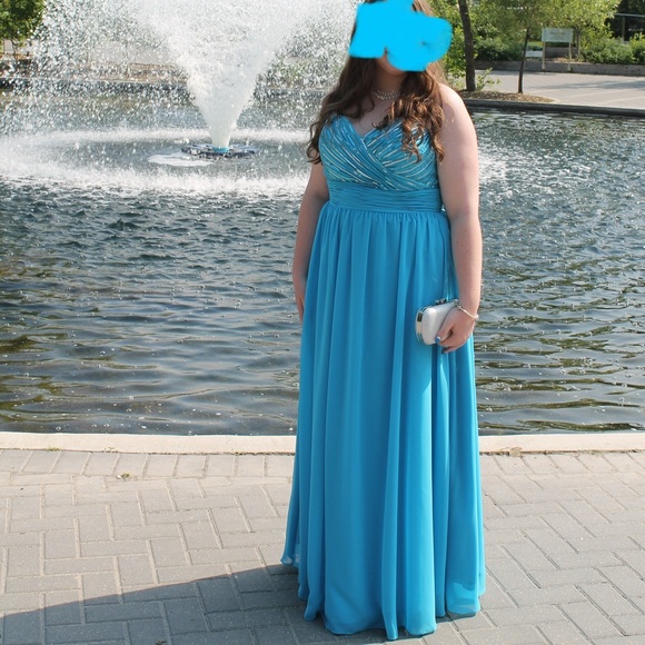 Grad/ Prom dress size 14 - Picture 3 of 5
